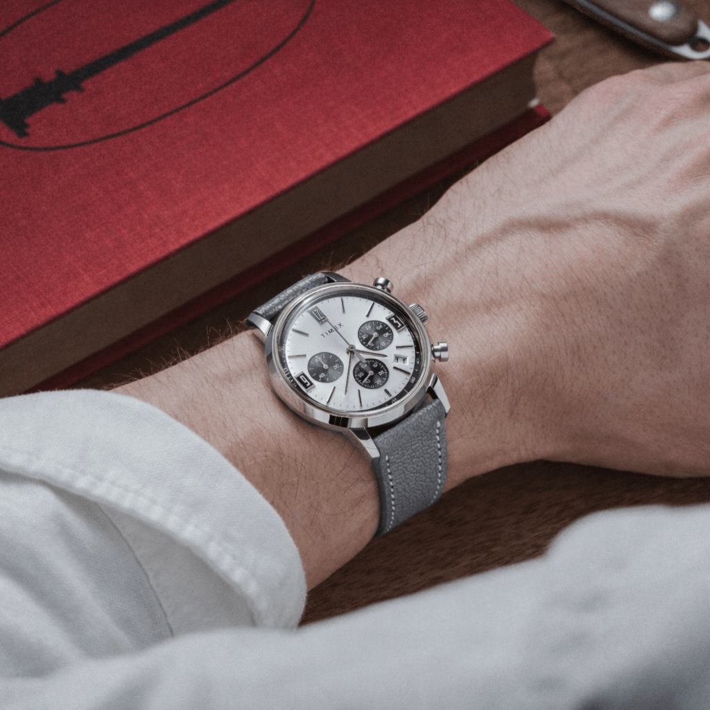 Biarritz – Uhrenarmband aus französischem Ziegenleder an einer Uhr am Handgelenk, hochwertiges Design und handwerkliche Qualität.