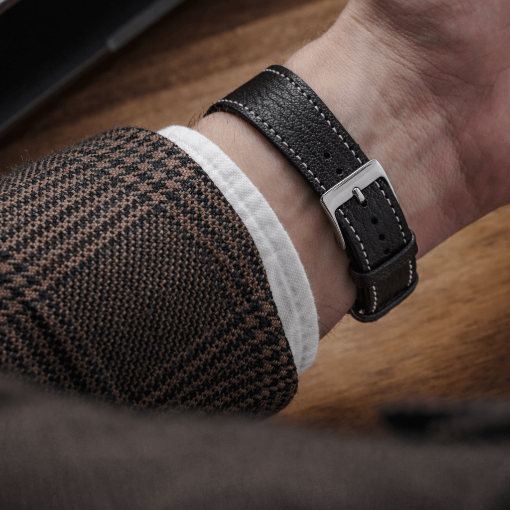 Biarritz – Uhrenarmband aus französischem Ziegenleder am Handgelenk, edles Design aus Alran Ziegenleder, langlebige Qualität