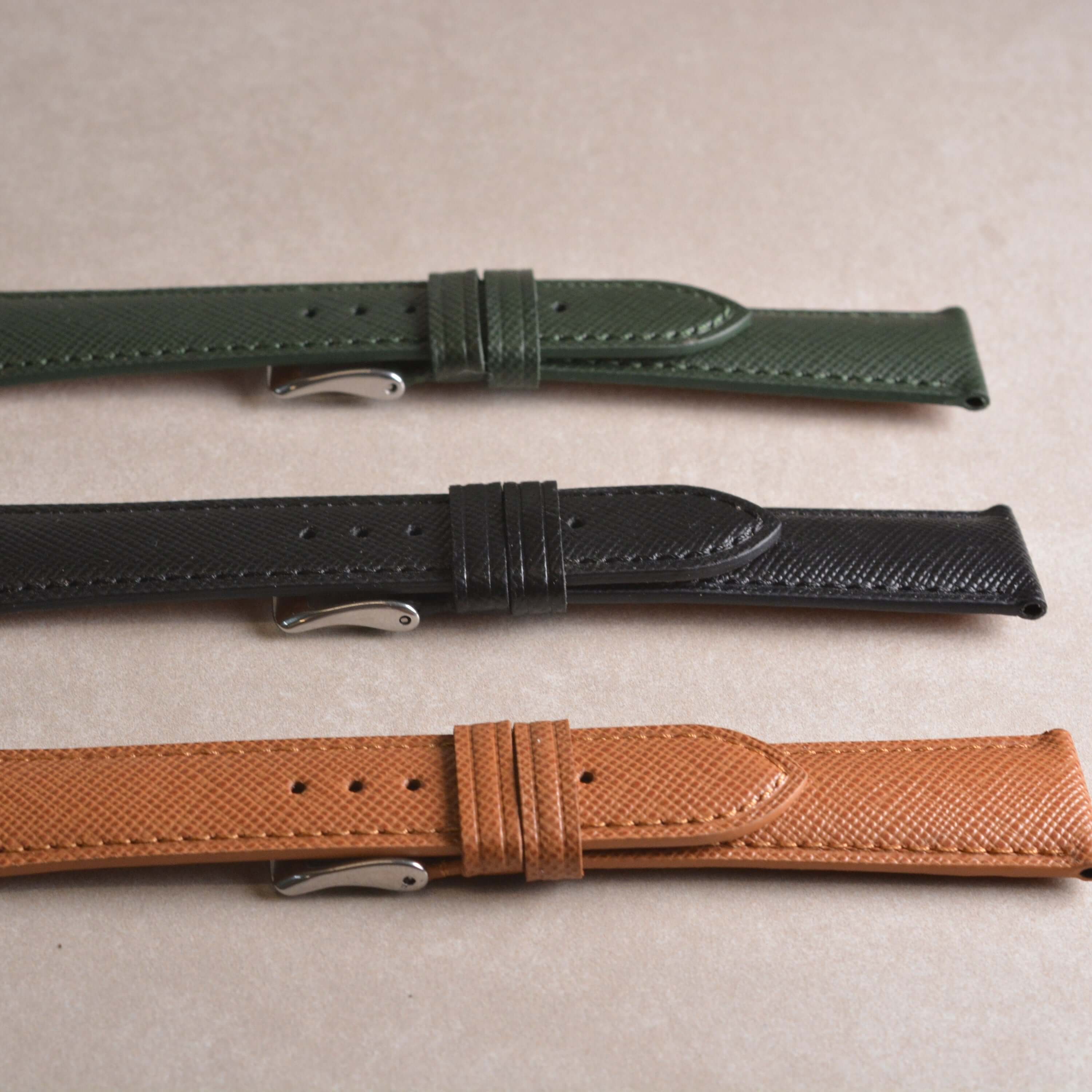Saffiano – Uhrenarmband mit charakteristischer Saffiano Kreuzprägung in Grün, Schwarz und Braun