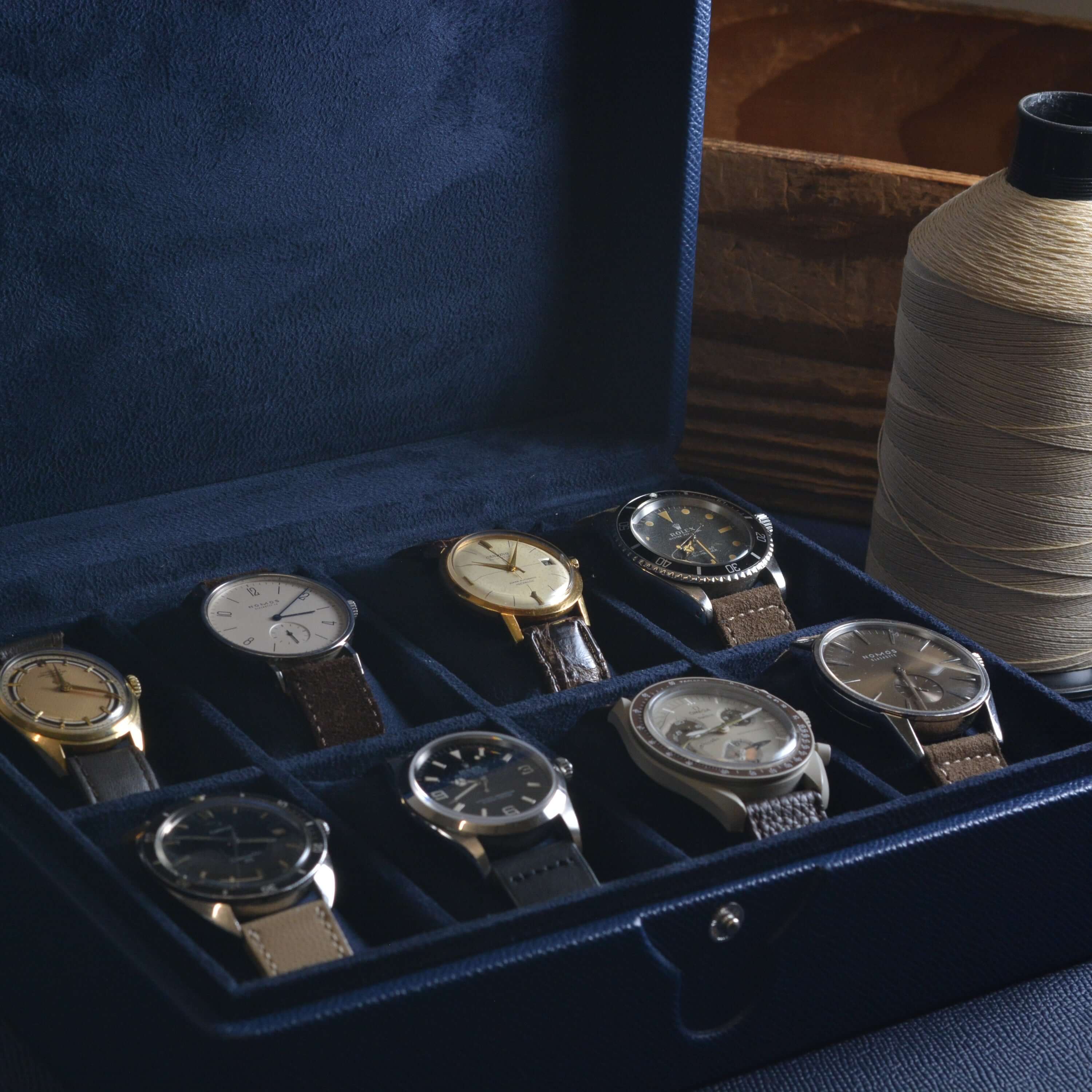 Luxurious embossed leather watch case for 8 watches, showcasing elegant design and functionality for watch enthusiasts.