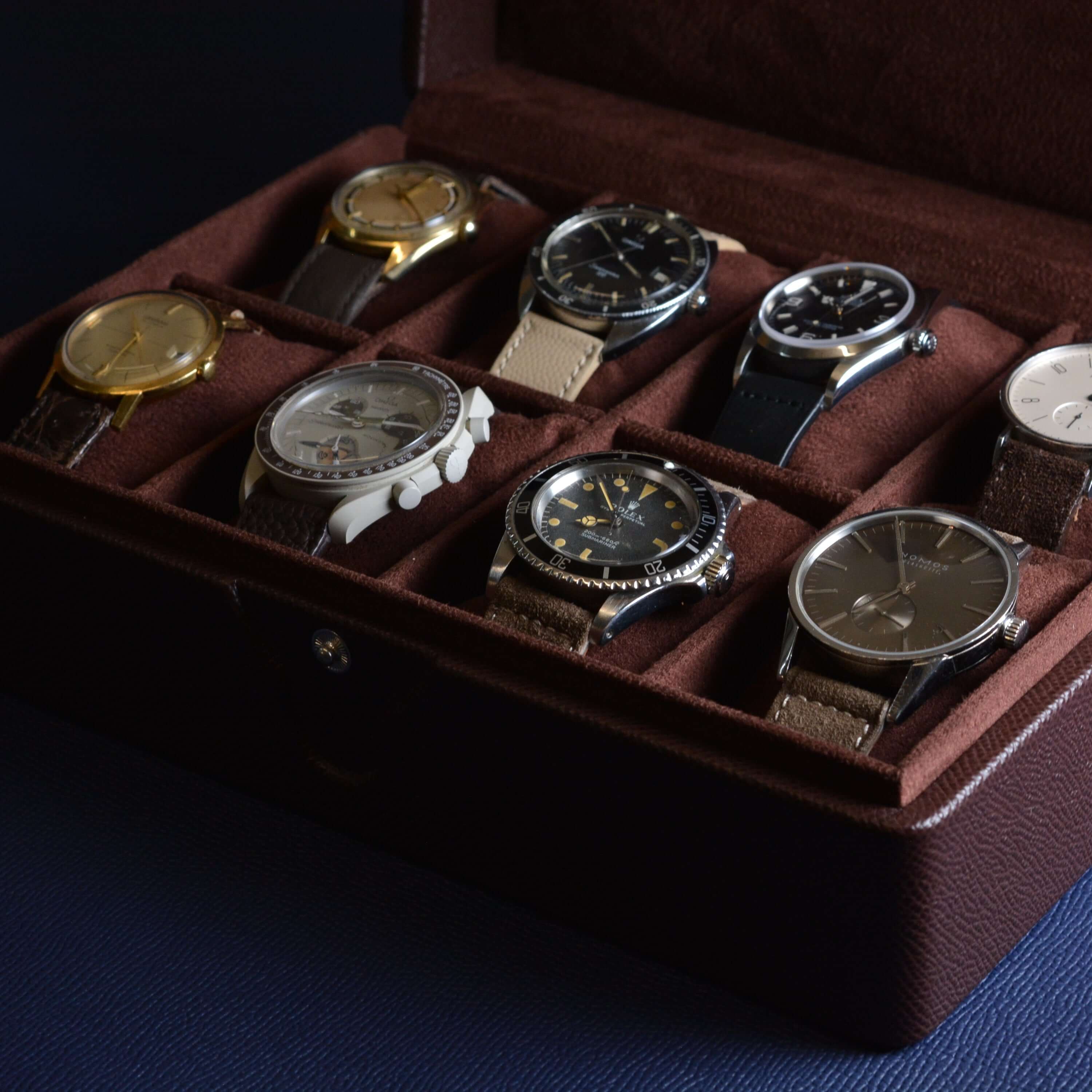 Luxurious leather watch case displaying 8 elegant watches perfectly organized and protected, ideal for watch enthusiasts.