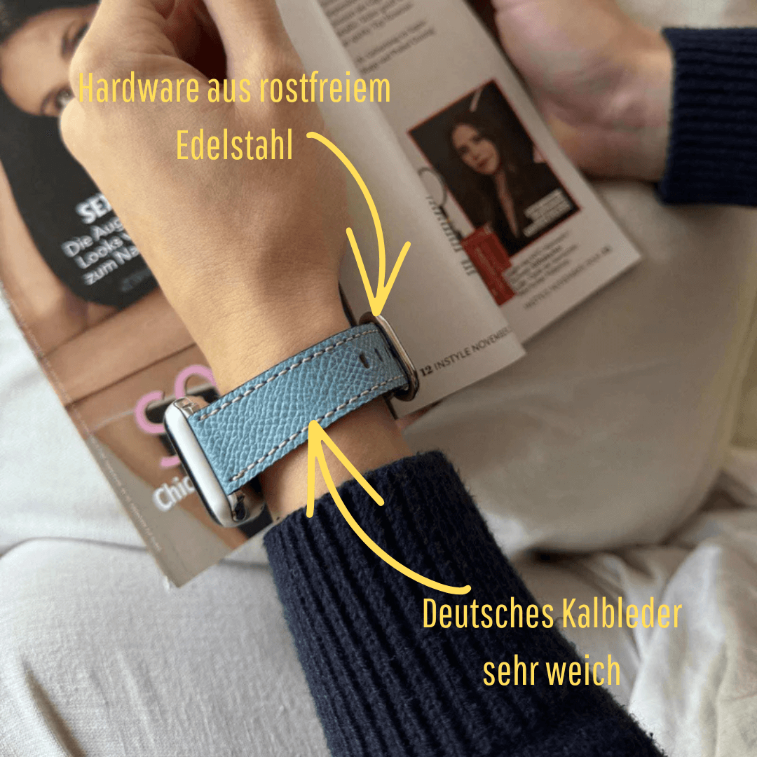 Luxuriöses Apple Watch Lederarmband Damen Cupertino Hellblau am Handgelenk mit Edelstahl-Hardware und weichem deutschen Kalbleder.