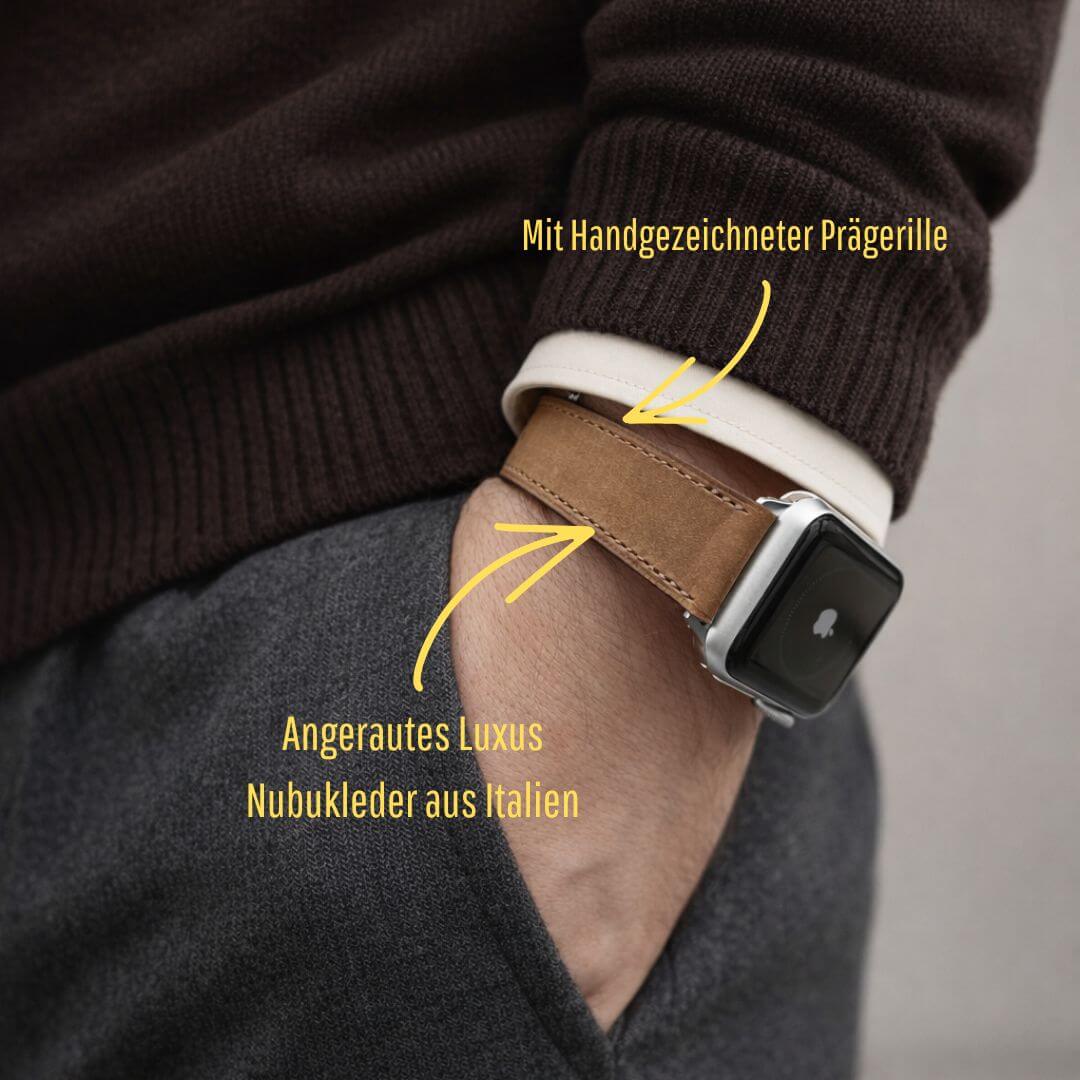 Elegantes Mountain Apple Watch Lederarmband – Cognac, aus Nubukleder Italiens, am Handgelenk getragen, ideal für jeden Anlass.