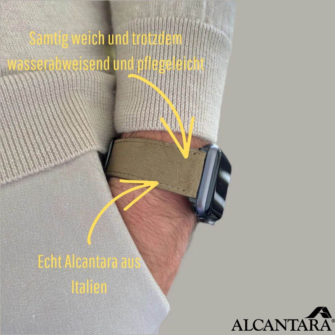 Alcantara – Apple Watch Armband in Beige, aus italienischem Alcantara, auf einem Handgelenk getragen, samtig weich und wasserabweisend.