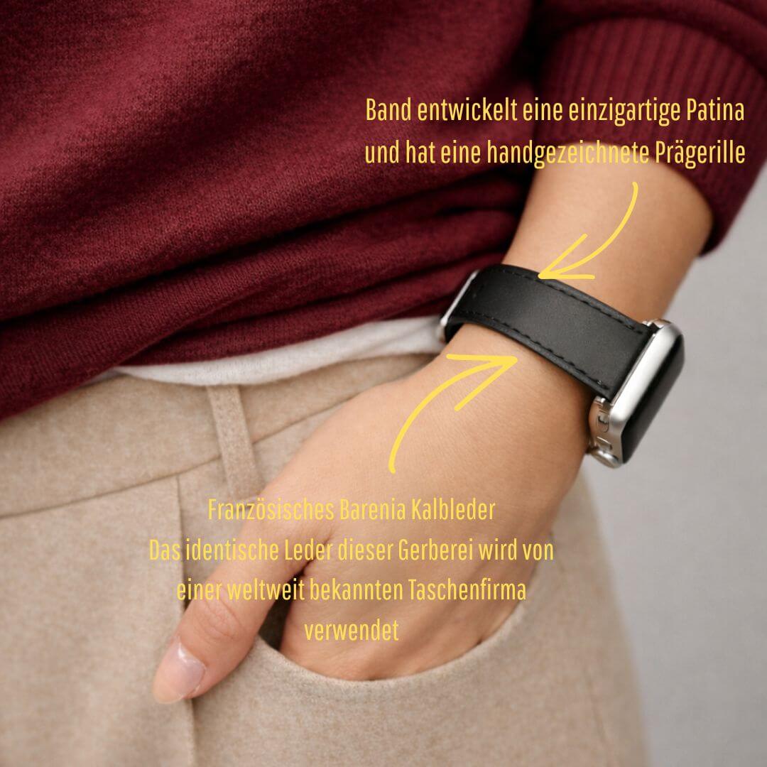 Schwarzes Apple Watch Armband Leder - Bidart aus französischem Barenia Kalbleder auf Handgelenk.