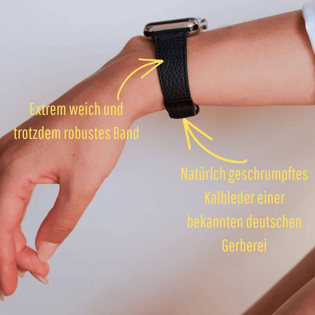 Schwarzes Lederarmband für Apple Watch aus Togoleder an einem Handgelenk, robust und weich, ideal für Omega Speedmaster.