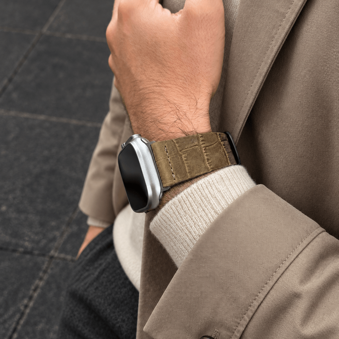 Dakkar Sand – 24 mm Apple Watch Ultra Lederarmband in Kroko-Optik, stilvolles Design, Luxus und Komfort kombinierend.