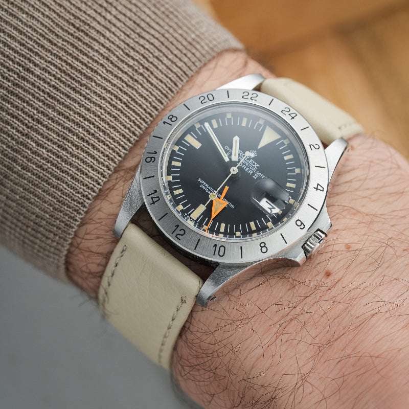 Beiges Echt-Hirschleder Uhrenarmband an Rolex Oyster Perpetual Explorer 2 – Detailaufnahme der Uhr mit hochwertigem, weichem Hirschleder-Armband, Made in Germany, ideal für elegante und sportliche Uhren