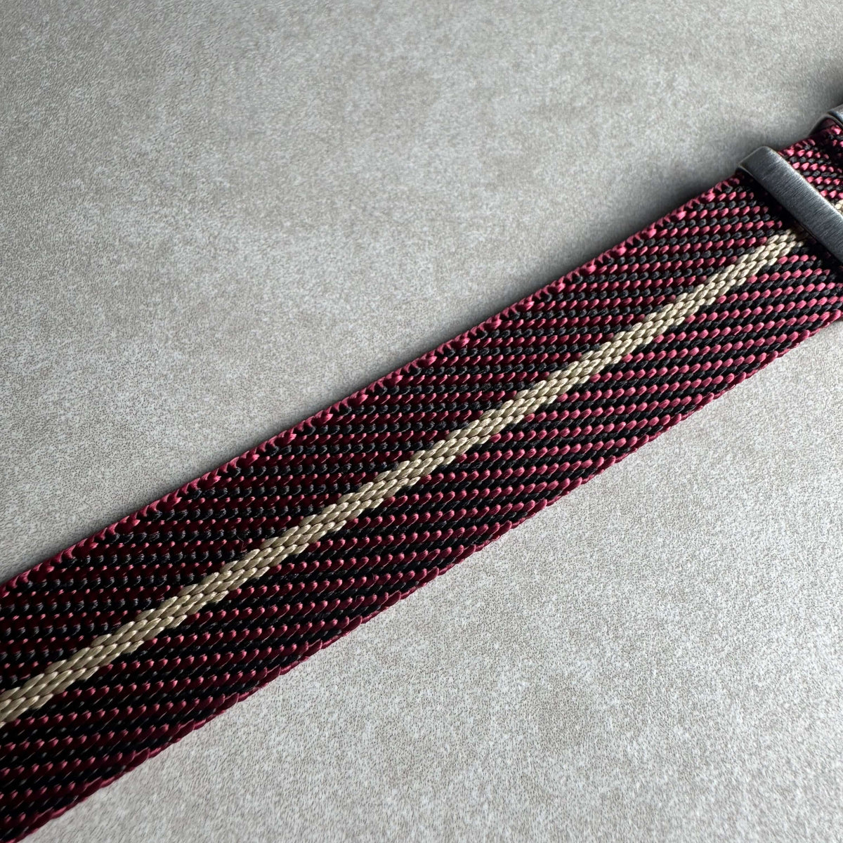 Durchzugsband Cotton – Uhrenarmband aus Nylon-Gewebe in rot-beige, hochwertiges Nylon mit sportlichem Design.