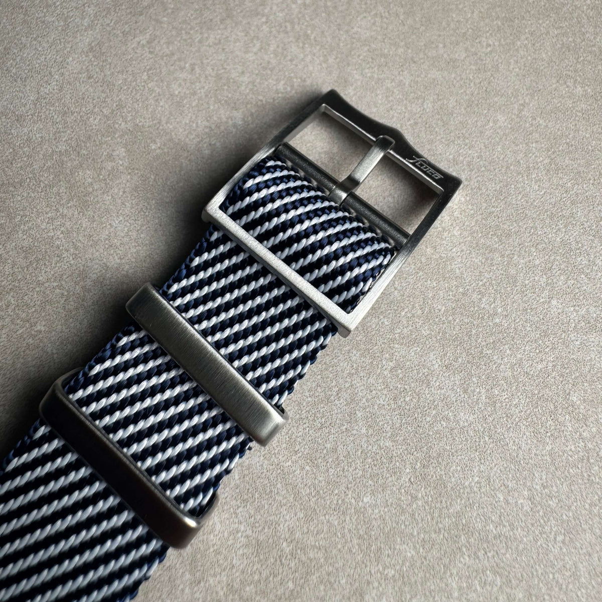 Durchzugsband Cotton – Uhrenarmband aus Nylon-Gewebe mit silberner Schnalle und gestreiftem Design
