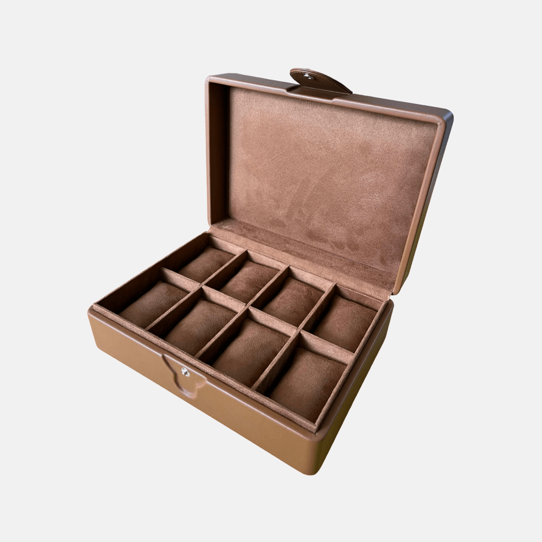 Offener Uhrekoffer Leder 8 uhren, innen mit weichem Velourleder ausgekleidet. Der perfekte Watch Case für bis zu 8 Uhren, bietet optimalen Schutz und eine luxuriöse Aufbewahrungslösung für Ihre wertvollen Zeitmesser.