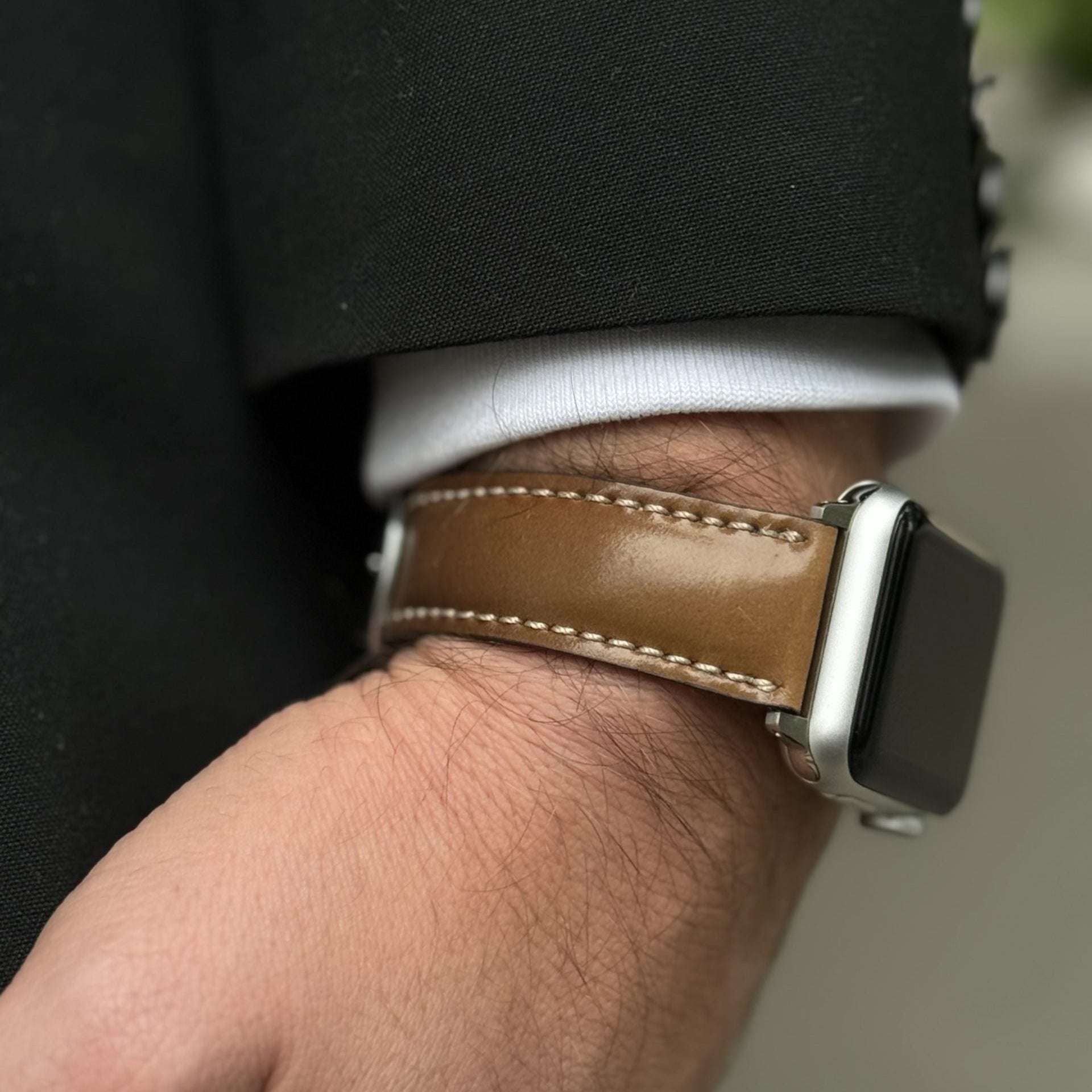 Schickes apple watch armband luxus aus Horween Cordovan in einem hellen Farbton, stilvolle Ergänzung zur Garderobe. Apple Watch Band, aus horween shell cordovan.