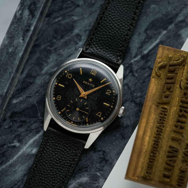 Schwarzes Kaviar Uhrenarmband an Zenith Calatrava Jumbo Black Dial – Detailaufnahme der Zenith Calatrava Jumbo Uhr mit elegantem, schwarzem Kaviarlederarmband, ideal für luxuriöse Zeitmesser